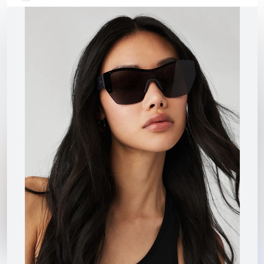 ALO Stunner black Sunglasses